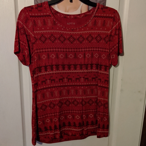 Apt 9 Red White Christmas Tree Reindeer Snowflake Short Sleeve T-Shirt - Picture 5 of 6